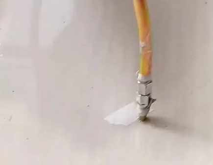 张家口瓷砖空鼓维修公司专业解答在瓷砖铺贴过程中，如果使用的砂料过粗（如全部使用了粗砂），可能会导致以下问题